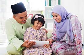 Ibu bapa boleh melayari internet untuk mendapatkan maklumat tentang sejarah negara yang kadangkala begitu mengelirukan itu juga. Peribahasa Peranan Ibu Bapa Cara Halus Orang Lama Menasihati Kita Tentang Keibu Bapaan