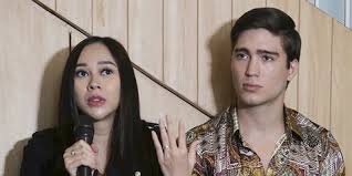 Melalui akun miliknya di instagram story, eryck amaral. Aura Kasih Menikah Dengan Eryck Amaral Setelah Beberapa Bulan Kenalan Kapanlagi Com