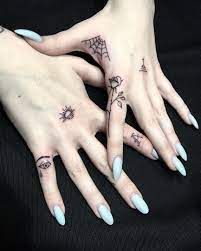 Oneonlyqueenb Amei A Aranha Finger Tattoos Small Hand Tattoos Tattoos