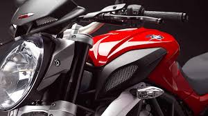 It will be available in three different colors red/silver, pearl white/matt gold and matt magno grey/matt anthracite. Mv Agusta Brutale 675 2014 2014 Motorcyclespecifications Com