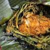 Bahan dasarnya berasal dari tempe semangit atau tempe yang sudah berumur beberapa hari. 1