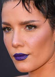 Close Up Of Halsey At The 2019 Billboard Music Awards Halsey Hair Good Skin Makeup Looks