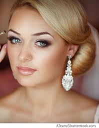 Falls du noch nicht so viel erfahrung hast, folgst du am besten unseren. Braut Make Up Mit Smokey Eyes Fur Russische Hochzeiten Braut Make Up Russische Hochzeit Make Up Braut