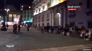 La regione è la seconda in italia per numero di positivi al covid e si valutano misure più stringenti per le prossime settimane. Live Covid La Campania Zona Rossa Proteste A Napoli Piazza Del Plebiscito Diretta Video Youtube