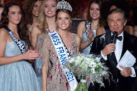 Nous y privilégions l'innovation et l'exigence pédagogique ainsi qu'une formation adossée à la recherche. Pour Qui A Vote Le Jury De Miss France 2021 Amandine Petit N Etait Pas Sa Favorite