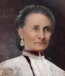 LA INFANTA MENDOCINA. Recién pudieron empezar a conocerse, cuando la  pequeña ya tenía ocho años. Antes, los deberes insoslayables de su padre,  los habían separado. Como dos desconocidos, parten hacia la lejana