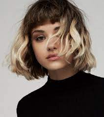Les cheveux courts peuvent eux aussi succomber à la tendance tie and dye comme alexa chung et son carré court ! 1001 Idees Tie And Dye Blond Des Cheveux Yin Et Yang
