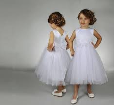 Lancée en 2012, les petits inclassables est une marque spécialisée dans la mode enfant propose des robes intemporelles et de très bonne qualité à des prix abordables. Robe Demoiselle D Honneur Enfant En Tulle Dans Notre Boutique De Martigues Indisponible Vente Robes De Mariee Et Costumes De Marie A Saint Mitre Les Remparts Pres Marseille Promesse Tenue
