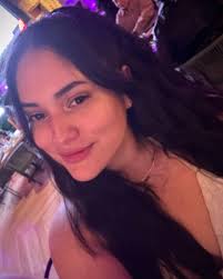 Mirna Santos's Instagram, Twitter & Facebook