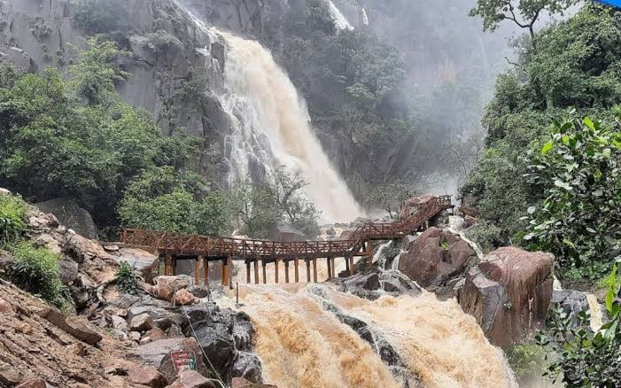 Jharkhand Tourist Places tallest waterfall Lodh Fall photos