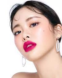 The Biggest Makeup Trends In Korea In 2019 Top K Beauty Trends Allure Makeup Trends Top Makeup Products Korean Makeup Look