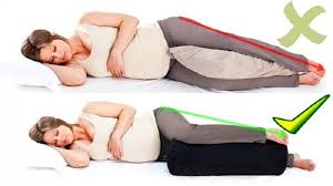 Susahnya nak tidur bila dah masuk trimester ketiga ni. Posisi Tidur Ibu Hamil Semoga Tidak Membahayakan Kehamilan