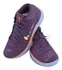 Kobe makes a pretty cool gesture to one of the league's most promising young players. Suns Devin Booker 70 Signed Kobe Ad Booker Pe Size 13 Shoes Bas S52919 Autographed Nba Sneakers Sports Memorabi Devin Booker Shoes Size 13 Shoes Sneakers