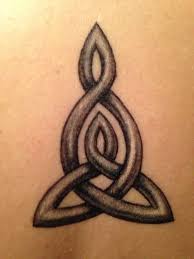 Back Of Neck Tattoos For Women Celtic In 2020 Tattoos For Daughters Knot Tattoo Celtic Knot Tattoo