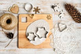 Variante 2 tassen natron 1 tasse stärke 1 1/4 tassen wasser frischhaltefolie 2. Die Ideale Modelliermasse So Macht Man Kaltporzellan Selbermachen De