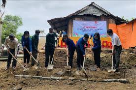 Viếng đền thờ liệt sỹ kỷ niệm 74 năm ngày thương binh liệt sĩ. 1etudlqjoao3qm