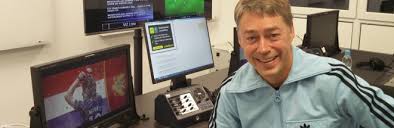 Wie der streaminganbieter auf dessen homepage mitteilt, sind für dazn die kommentatoren uli hebel, jan platte und marco hagemann bei dem turnier vertreten. Fussball Kommentatoren Haben In Deutschland Weniger Potentielle Arbeitgeber Als Ein Atomphysiker Quotenmeter De