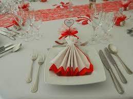 De bonnes idées de décoration pour la table de mariage avec un pliage de serviettes original. Diy En Video Pliage De Serviettes Costume Et Robe De Mariee En Serviettes Perle Des Pyrenees