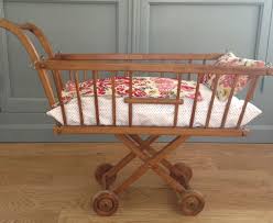 Lit De Poupee Dejou 2 Et Linge De Lit A Pois Fleurs Et Papillons La Petite Factory De Julie Lit Poupee Linge De Lit Berceau Poupee