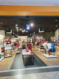 Generation z doesn't just stand out in terms of how they relate to brands; Negozi A Marchio Z In Crisi Niente Merce E Rischio Licenziamento Per Le 5 Lavoratrici Dei Negozi Di Ravenna E Lugo Ravennanotizie It