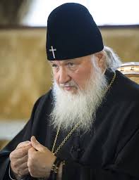 В 2008 году после смерти алексия ii местоблюстителем патриаршего престола стал митрополит кирилл, который в 2009 году на в ответ болгарский премьер заявил, что человек, в молодости служивший в кгб, не имеет права указывать людям. Patriarh Kirill Otricaya Bozhiyu Pravdu My Razrushaem Mir Tass