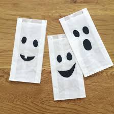 Gespenstische Windlichter Zu Halloween Tuten Selber Basteln Gebluemlich Basteln Halloween Halloween Beutel Basteln Halloween Deko Basteln