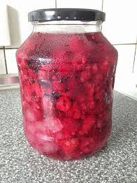 Selbstgemachter Himbeerlikor Hmmm Lecker Rezept Schnaps Rezepte Himbeerlikor Rezept Himbeeren