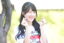 Yerin S Wink And Double Finger Heart Combo Finger Heart Women Gfriend Yerin