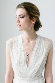 Ob ihre hochzeitskleider spitze, seide, chiffon oder andere materialien haben sollen, wissen auch weiterer hochzeitsschmuck wie zum kleid passende ohrringe, kette, eventuell ein armband sowie. Brautschmuck Welcher Schmuck Zum Brautkleid