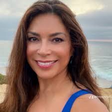 Veronica Hamilton (@browneyesvh)