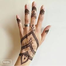 15 foto tato wanita simple dan keren akan kami berikan kali ini untuk anda para wanita yang menyukai seni lukis tubuh. Pin Oleh Eriicka Sta Ana Di Henna Screenshots Desain Henna Tato Unik Mehndi Designs