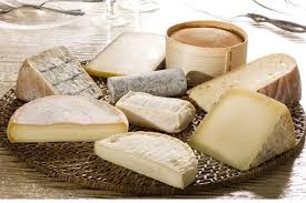 Rus Nizhe Un Moscovite Qui Gagne Des Prix Au Concours De Fromage En France En 2018 Alexey Andreev A Participe Au Fromonva Food French Cheese Gourmet Cheese