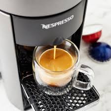 At the beginning, you have to know that vertuo line was created in order to meet the americans and north american needs and requirements, as in this line, coffee could be served in large cups with crema which is the favorite for this precise market. Nespresso Vertuoline Evoluo Deluxe By De Longhi With Aeroccino3 Sur La Table