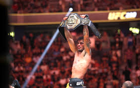 UFC 290: Alexandre Pantoja defeats Brandon Moreno, wins flyweight belt