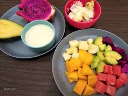 Salad buah terdiri dari berbagai macam buah segar. Kuliner Top 12 Resep Salad Buah Apel