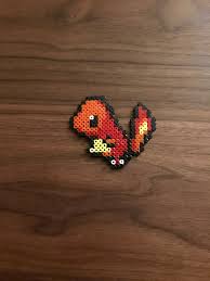 Un De Mes Premiers Pokemon En Pixel Art Salameche Perlergeek Com Perle A Repasser Modeles Perle Pixel Art