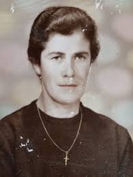 Hi everybody These pictures are from my grandma and my mother. My  grandmother passed away several years ago but is still very present to the  family... There's not a single picture of