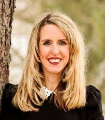 Laura Crispin's Instagram, Twitter & Facebook