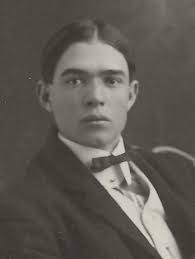 Is this a London family portrait from 1910?