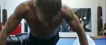 C'est avec fierté que je vous partage aujourd'hui ma tentative de battre le record du monde de pompes en 30 secondes ! Cet Americain Bat Le Record Du Monde En Realisant 13 186 Pompes En Seulement Huit Heures Video Sudinfo Be