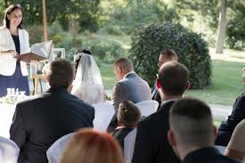 Auch wenn sie braut und bräutigam gut kennen, ist es manchmal schwierig, das. Heiraten In Der Corona Zeit Wie Sich Kurz Co Das Hochzeiten Vorstellen Wien