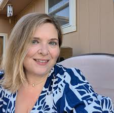 How to contact Lori Lynn Henderson for an event