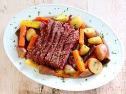 Top with crushed chips, if desired. Quick And Easy Corned Beef And Cabbage Casserole