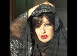 أثارت الفنانة فيفى عبده الجدل، أمس الأربعاء بعدما ظهرت في فيديو جديد لها على حسابها بموقع انستجرام مرتدية الحجاب وكشفها عن إصابتها بدور برد شديد منعها من القدرة على الكلام وكان هذا السبب وراء اختفائها. Ù‡Ù† ØªØ±ØªØ¯ÙŠÙ‡ ÙÙŠ Ø§Ù„Ø£Ø²Ù…Ø§Øª Ù…ÙˆØ§Ù‚Ù Ø¸Ù‡Ø±Øª ÙÙŠÙ‡Ø§ ÙÙŠÙÙŠ Ø¹Ø¨Ø¯Ù‡ Ø¨Ø§Ù„Ø­Ø¬Ø§Ø¨ ÙÙŠØ¯ÙŠÙˆ