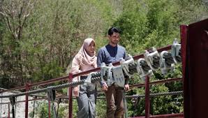 Keluarga mereka, bagaimanapun, berperang atas harta benda, yang. Layla Majnun Is The Tragic Tear Jerker That You Re Looking For