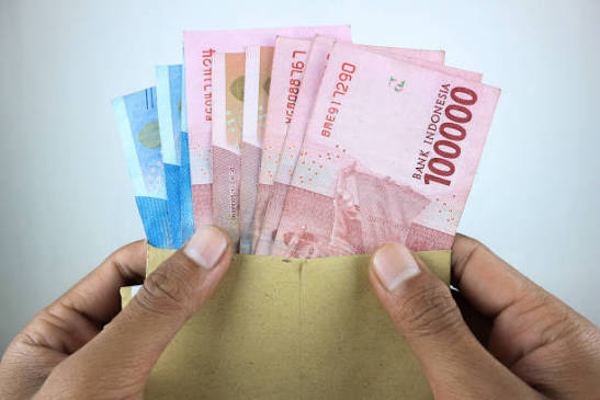 rata rata gaji umk di indonesia