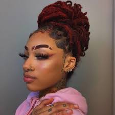 DJ Quik at Snoop Dogg's store 🛍️🔥 West Coast vibes strong! 💯