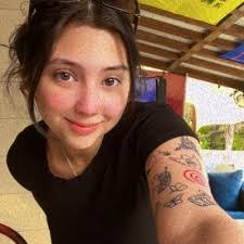 Monique Riggs's Instagram, Twitter & Facebook