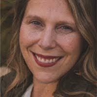 Anna Denault's Instagram, Twitter & Facebook