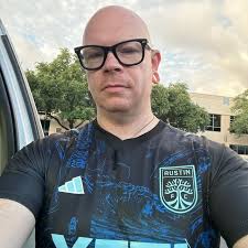 Chris Duckett (@duckman1221)